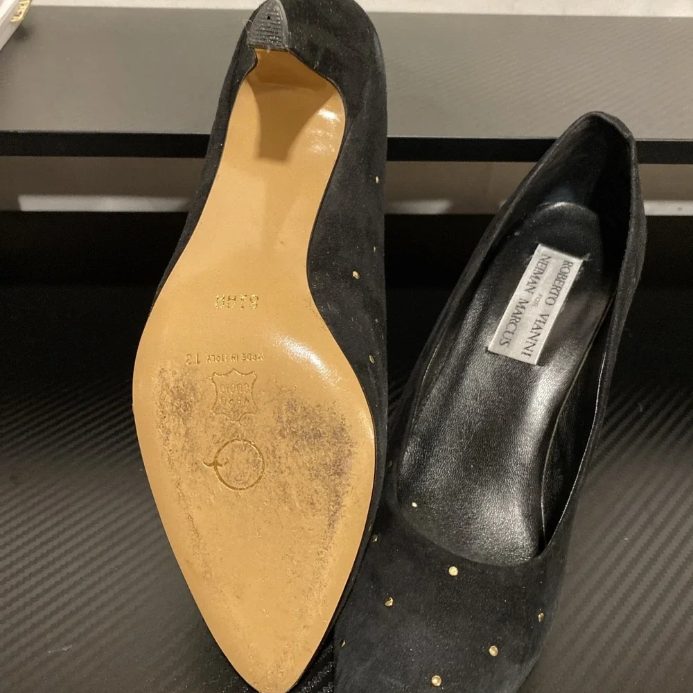 VTG Roberto Vianni For Neiman Marcus Tempo Suede Black Pumps Gold Studded Sz 8.5